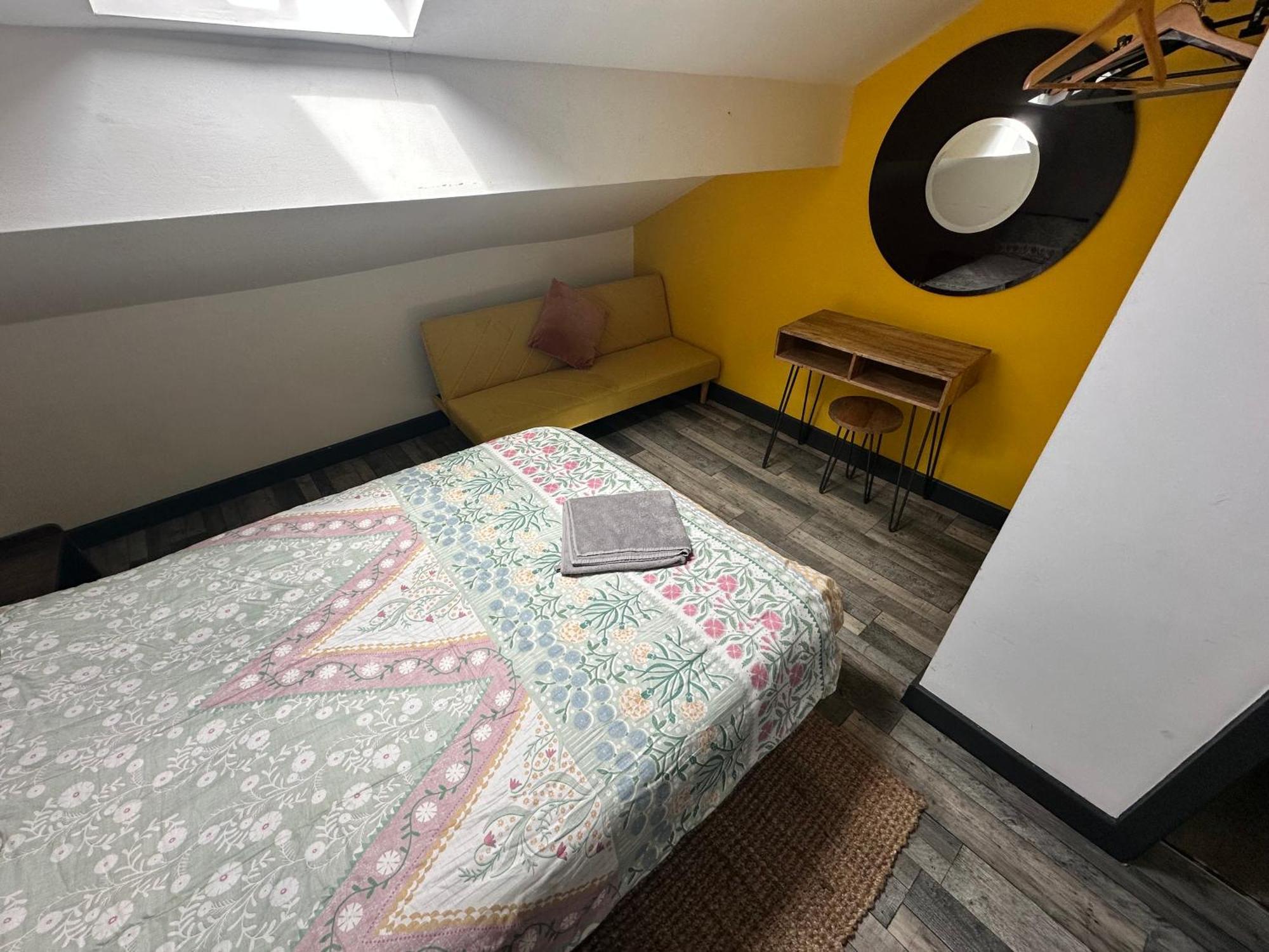 Town Center Willow Apartment - Sleeps Up To 10 - Dogs Welcome - 2 Minutes From Train Station Блекпул Екстериор снимка
