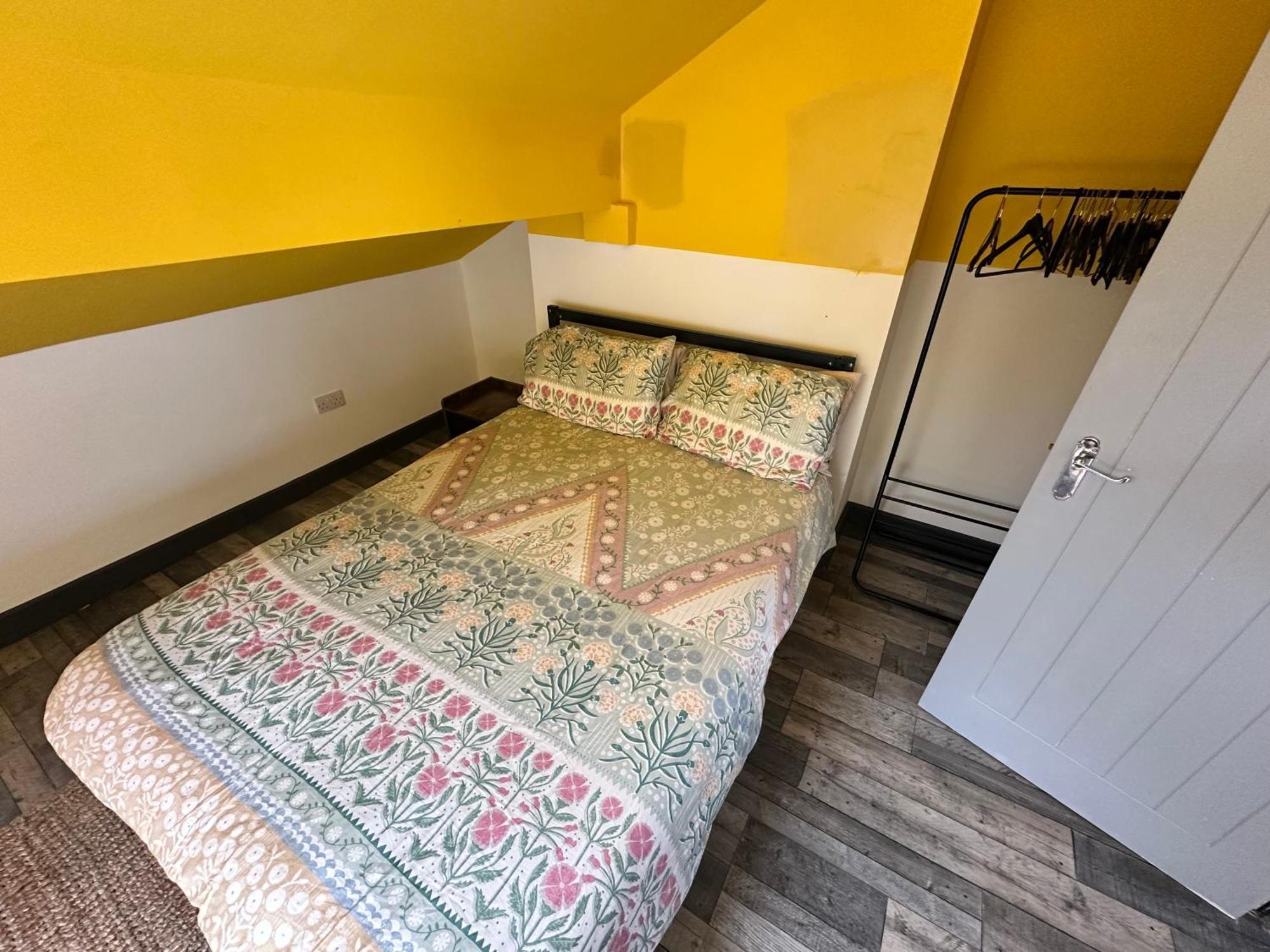 Town Center Willow Apartment - Sleeps Up To 10 - Dogs Welcome - 2 Minutes From Train Station Блекпул Екстериор снимка